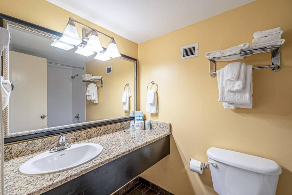 Remodeled Condo, Waterpark View At Landmark Resort Myrtle Beach Bagian luar foto