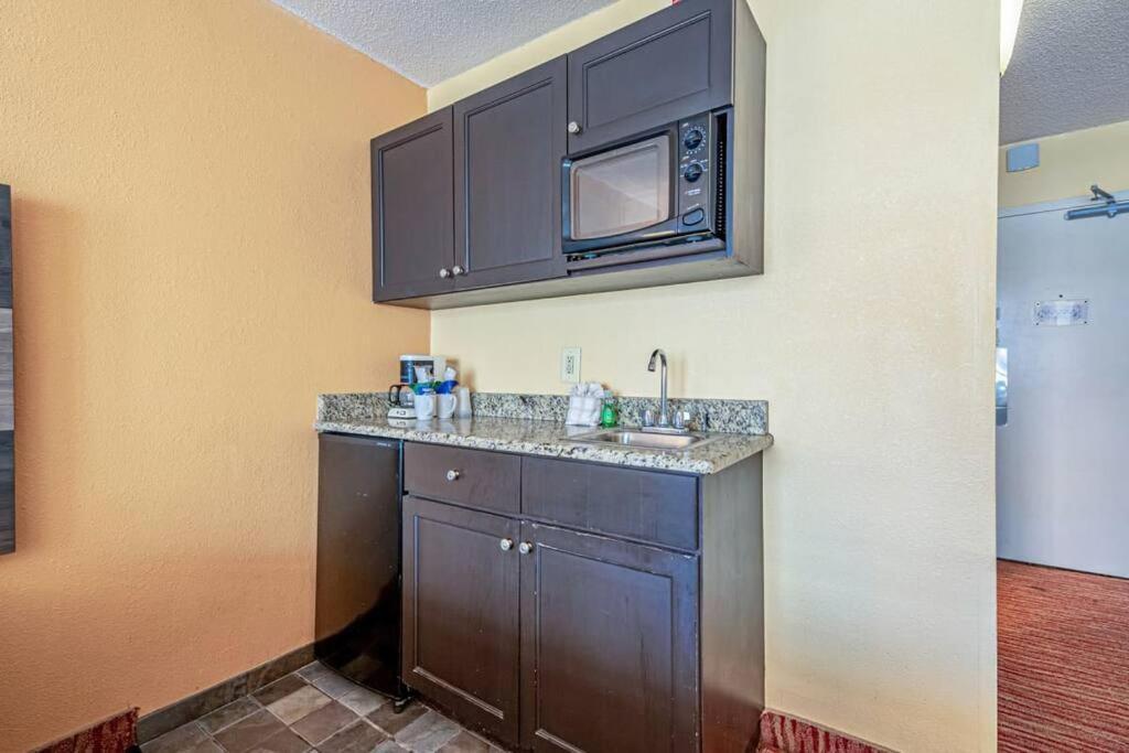 Remodeled Condo, Waterpark View At Landmark Resort Myrtle Beach Bagian luar foto